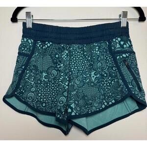 LULULEMON - Tracker Short IV 4" Teal Lace Print - Size 6